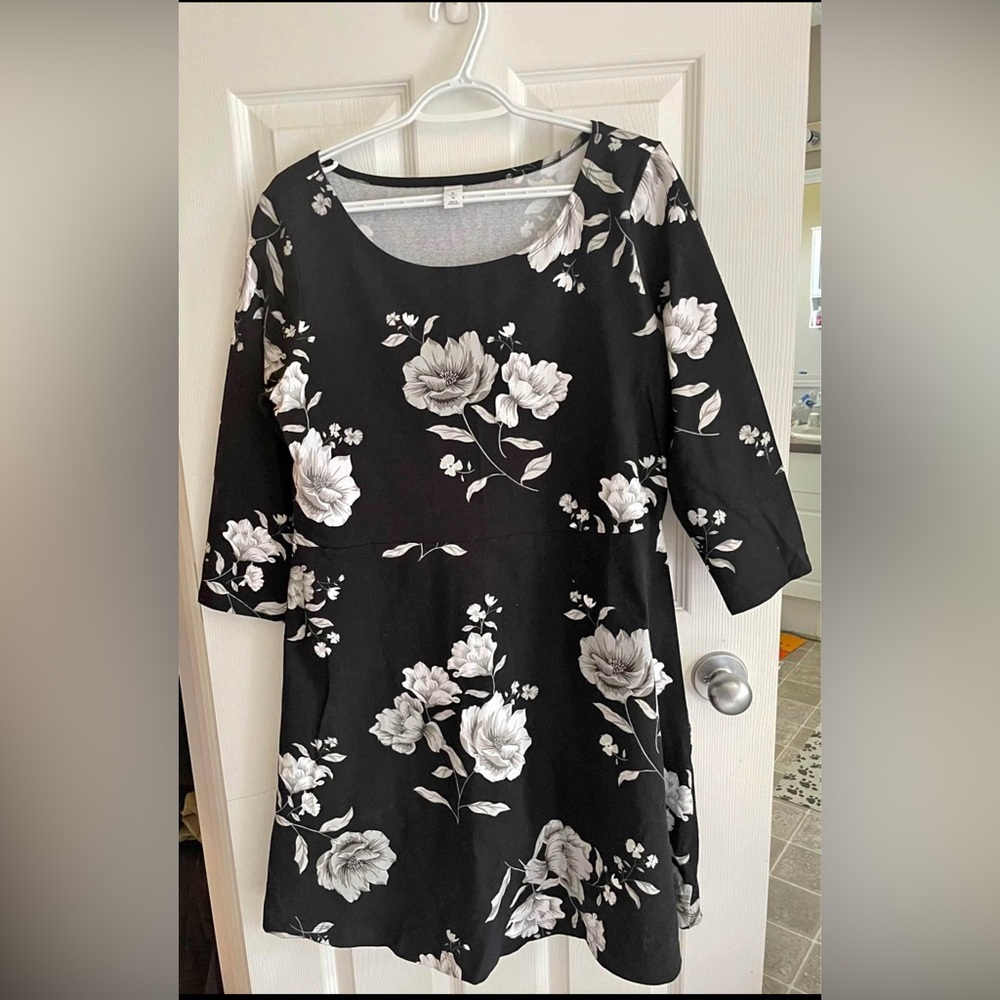 Plus size White Floral 3/4 Sleeveless Stretch dress